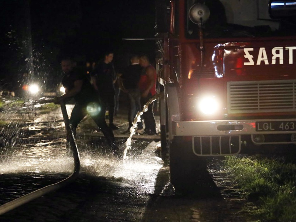 Ogromne trzy pożary słomy. Strażacy z całego powiatu walczą z żywiołem (ZDJĘCIA)