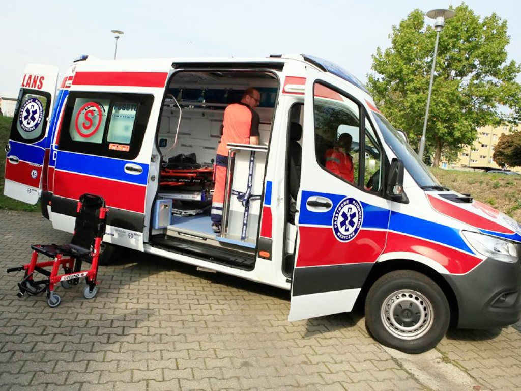 Nowa karetka już w Głogowie! Piękny mercedes trafił do naszych ratowników