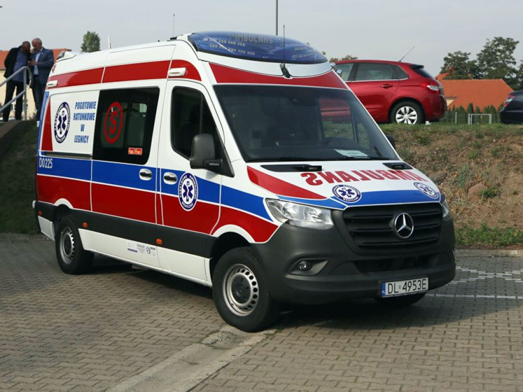 Nowa karetka już w Głogowie! Piękny mercedes trafił do naszych ratowników