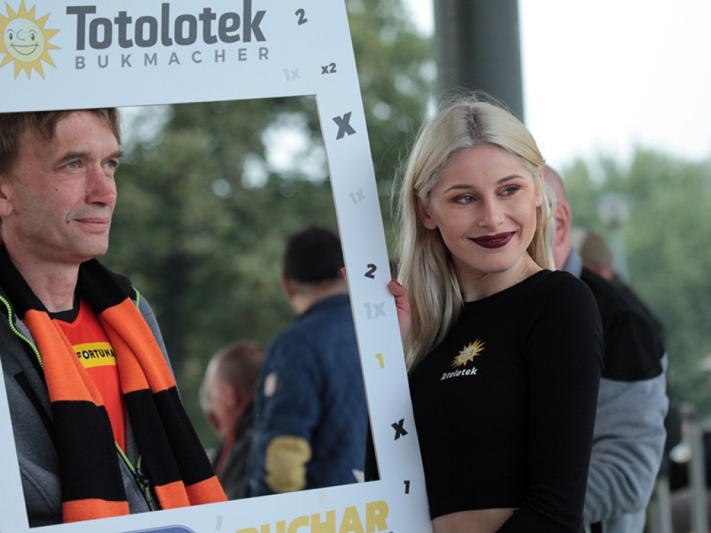 Piłkarskie święto w Głogowie! Trybuny nie straszą dziś pustkami