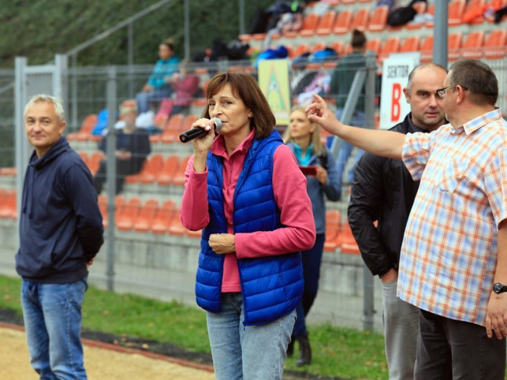 Lekkoatletyczne zawody w strugach deszczu. Ale frekwencja wzorowa!