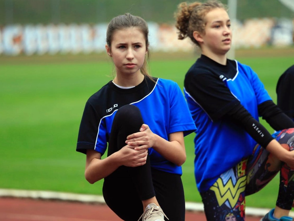 Lekkoatletyczne zawody w strugach deszczu. Ale frekwencja wzorowa!