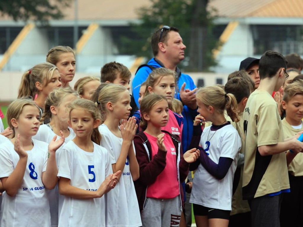 Lekkoatletyczne zawody w strugach deszczu. Ale frekwencja wzorowa!