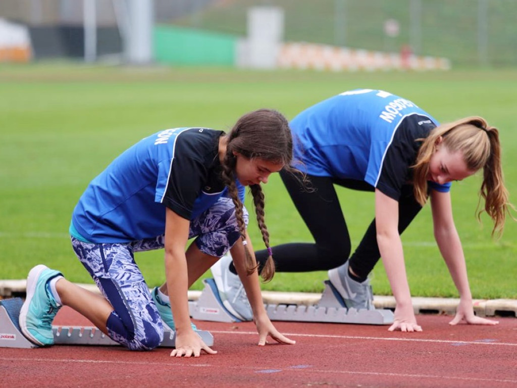 Lekkoatletyczne zawody w strugach deszczu. Ale frekwencja wzorowa!