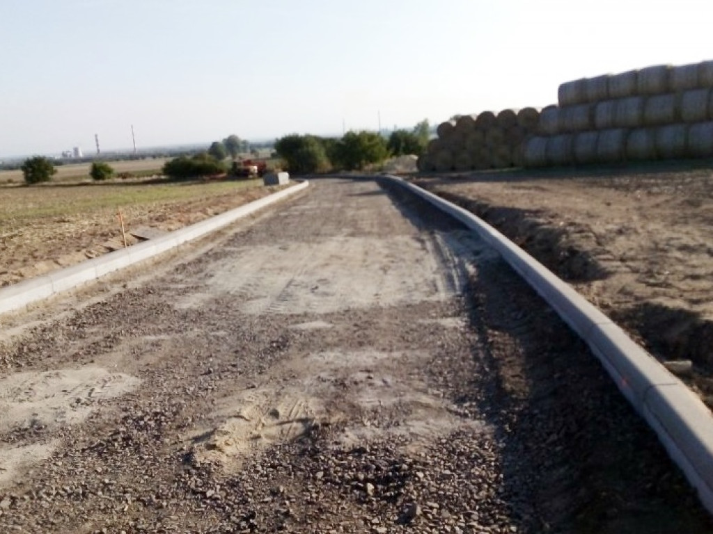 Nowa droga w Kłodzie z betonowej kostki brukowej prawie gotowa