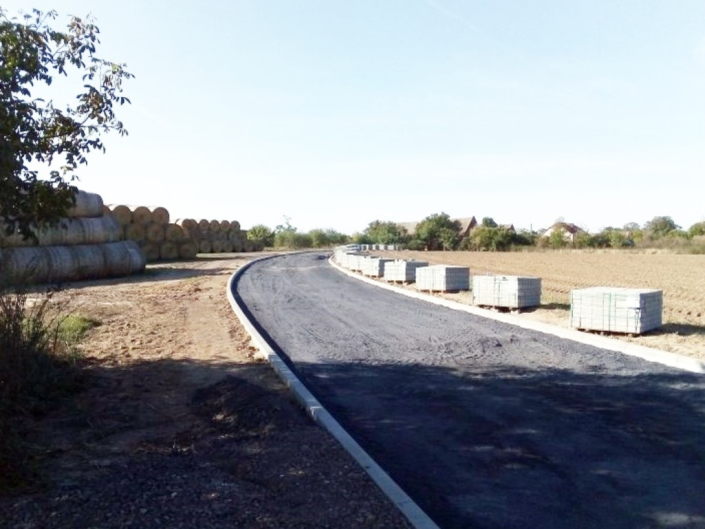 Nowa droga w Kłodzie z betonowej kostki brukowej prawie gotowa