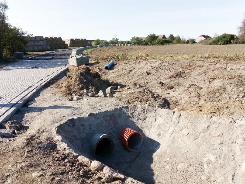 Nowa droga w Kłodzie z betonowej kostki brukowej prawie gotowa