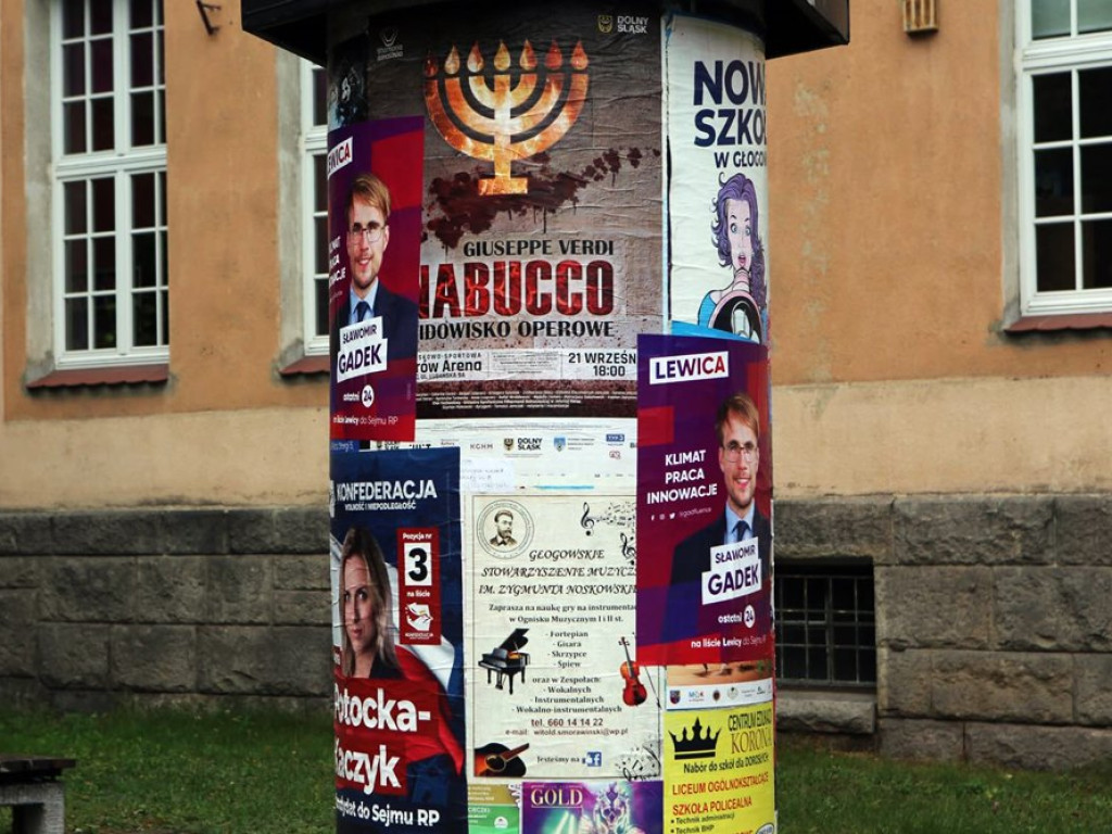 Kandydaci jak malowani. Kto uśmiecha się do nas z wyborczych banerów?