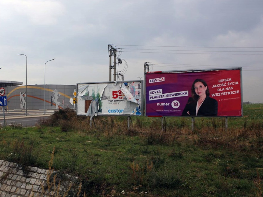 Kandydaci jak malowani. Kto uśmiecha się do nas z wyborczych banerów?