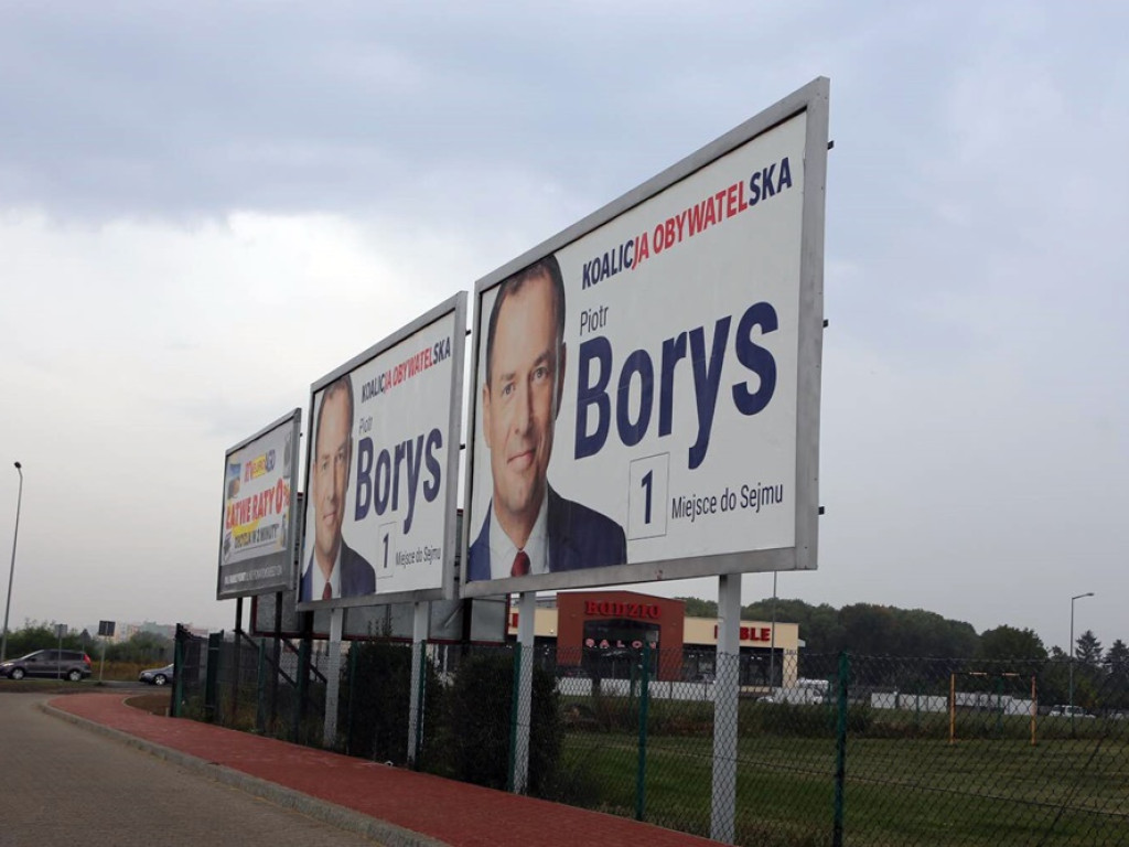 Kandydaci jak malowani. Kto uśmiecha się do nas z wyborczych banerów?