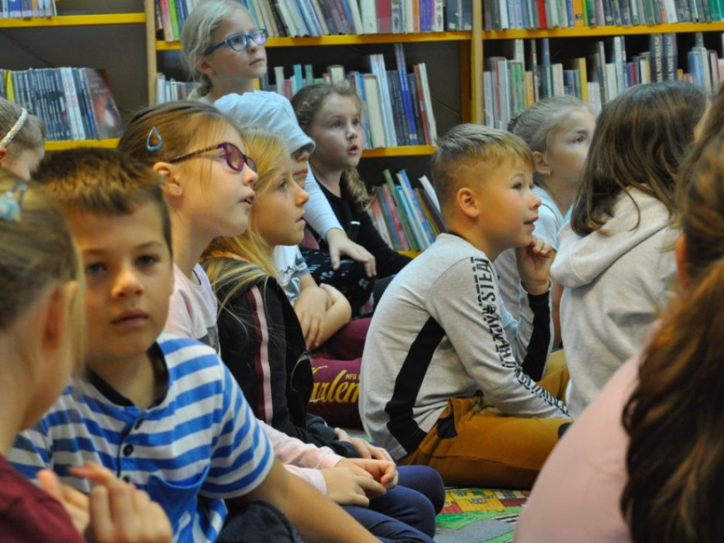 Głośne czytanie. Dzieci poznały historię wojny w przystępny sposób