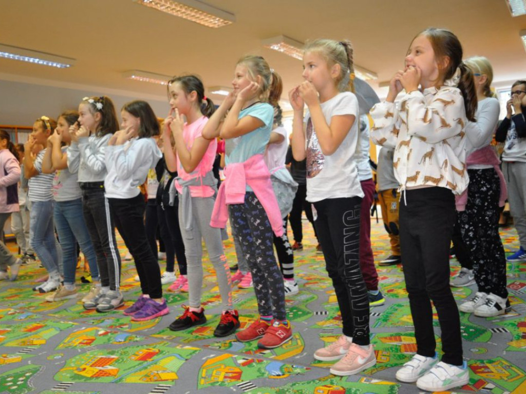 Głośne czytanie. Dzieci poznały historię wojny w przystępny sposób