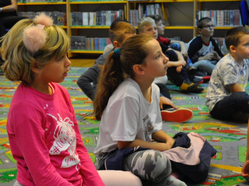 Głośne czytanie. Dzieci poznały historię wojny w przystępny sposób