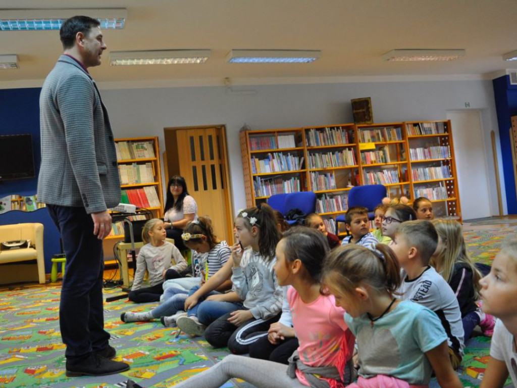 Głośne czytanie. Dzieci poznały historię wojny w przystępny sposób