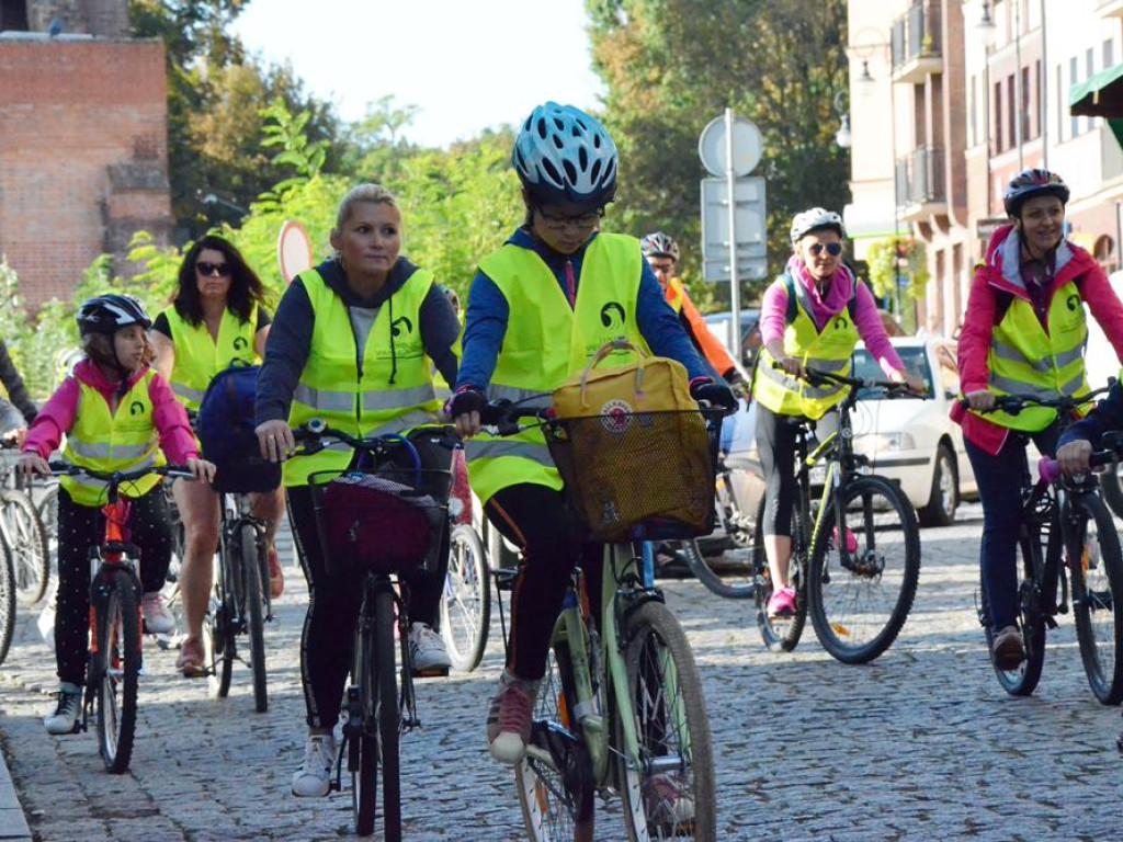 Około 200 uczestników szkolnego rajdu z Głogowa do Kulowa