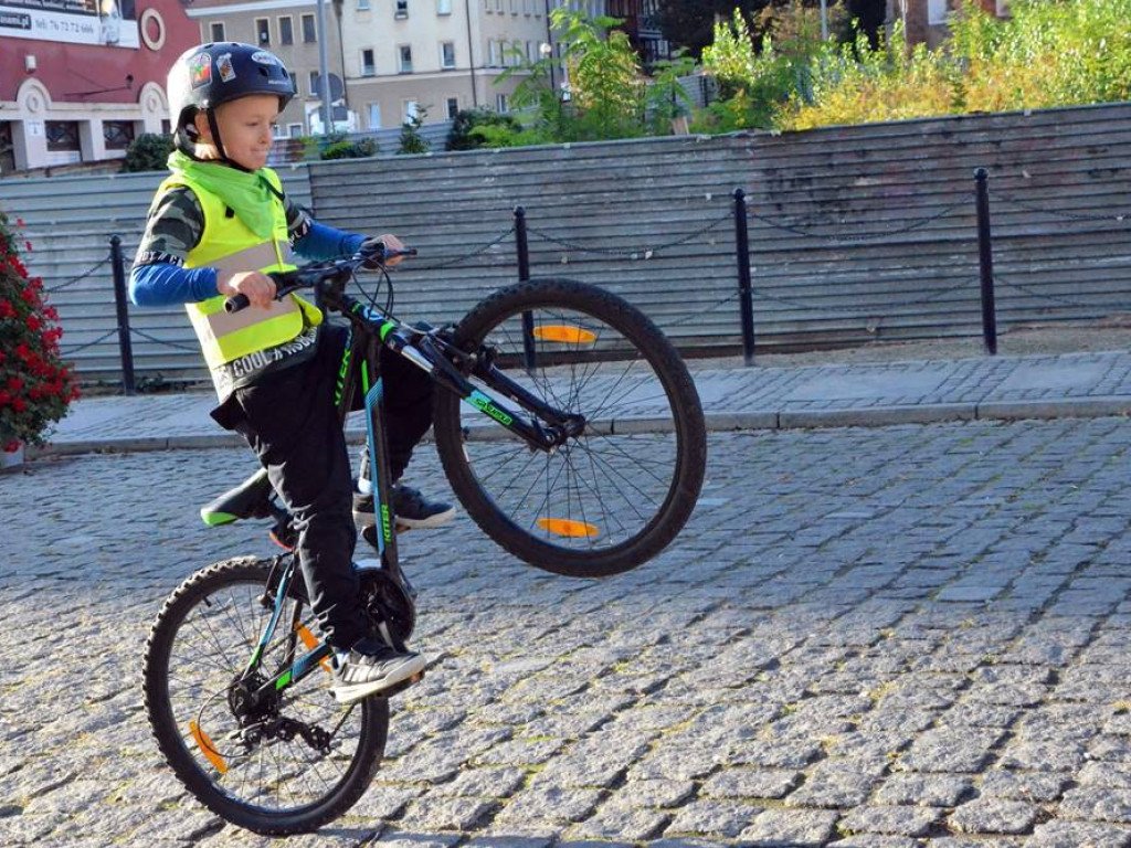 Około 200 uczestników szkolnego rajdu z Głogowa do Kulowa