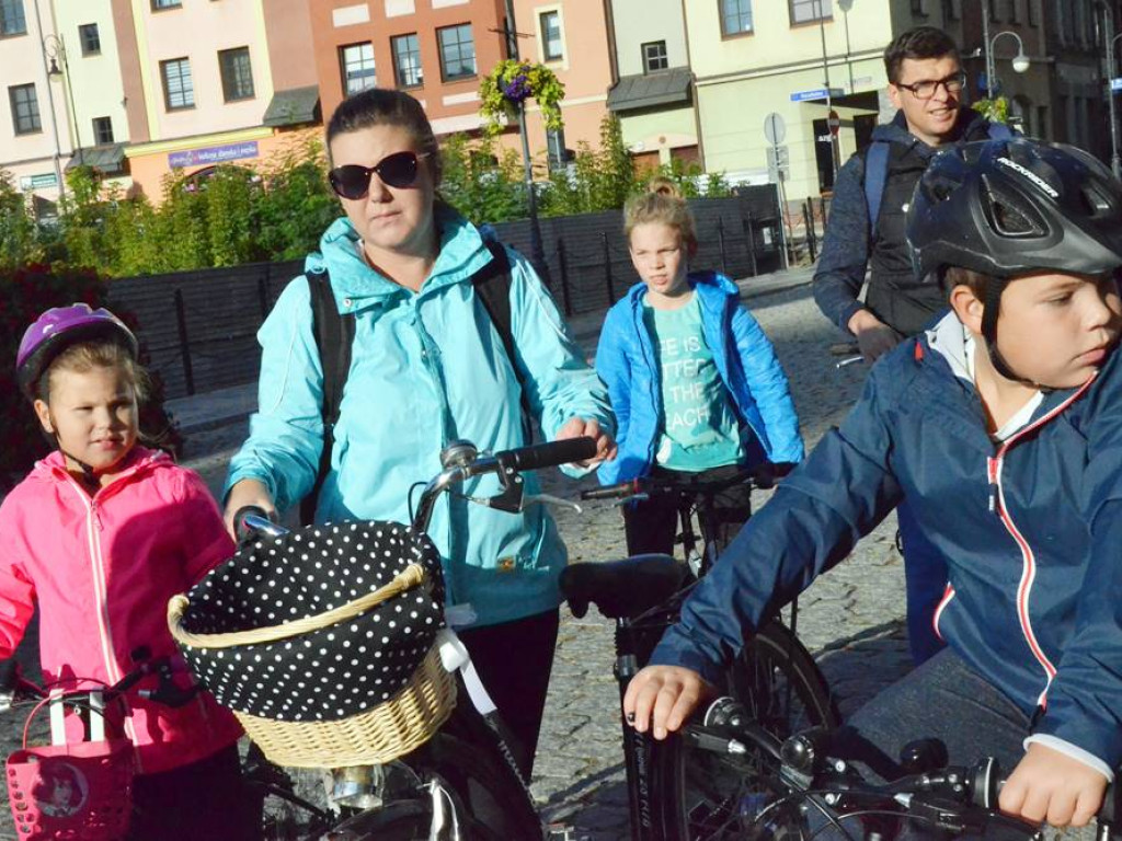 Około 200 uczestników szkolnego rajdu z Głogowa do Kulowa