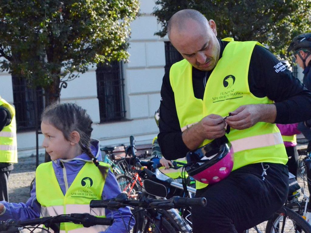 Około 200 uczestników szkolnego rajdu z Głogowa do Kulowa
