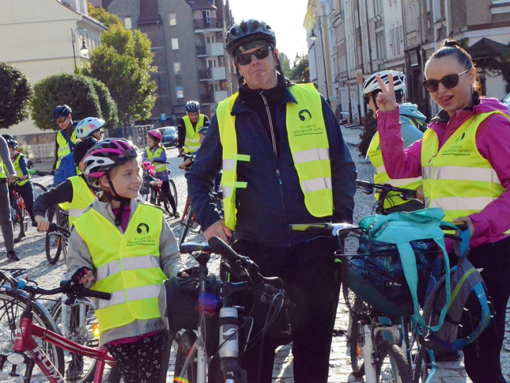 Około 200 uczestników szkolnego rajdu z Głogowa do Kulowa