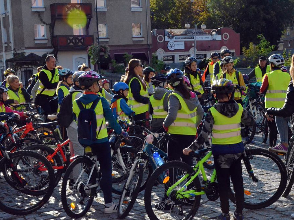 Około 200 uczestników szkolnego rajdu z Głogowa do Kulowa