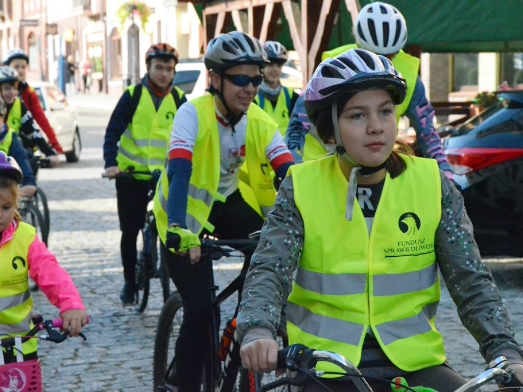 Około 200 uczestników szkolnego rajdu z Głogowa do Kulowa