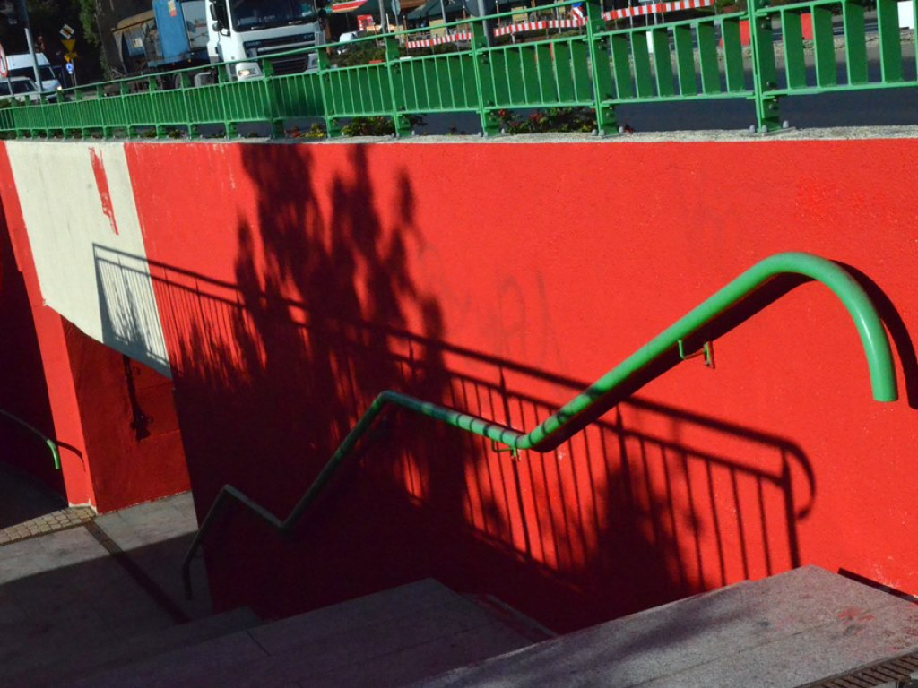 Powstaje graffiti w przejściu podziemnym na alei Wolności. Głogów dniem i nocą