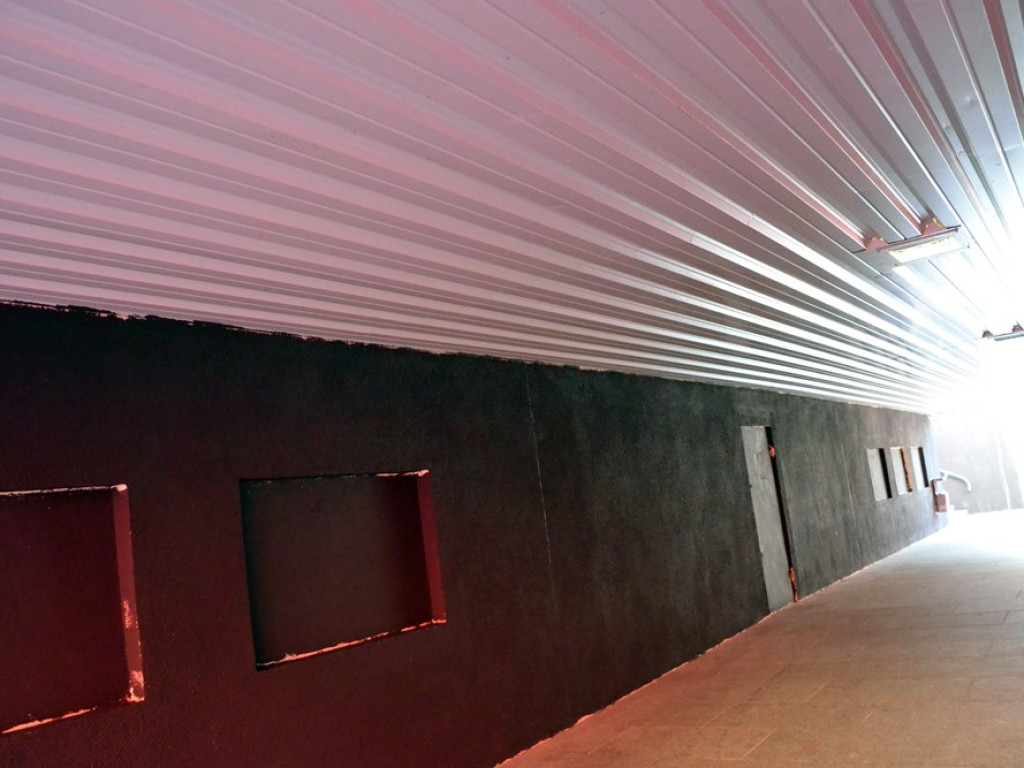 Powstaje graffiti w przejściu podziemnym na alei Wolności. Głogów dniem i nocą