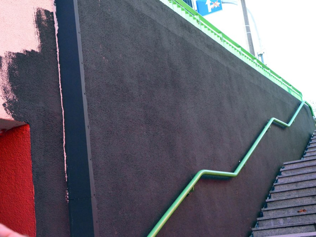 Powstaje graffiti w przejściu podziemnym na alei Wolności. Głogów dniem i nocą