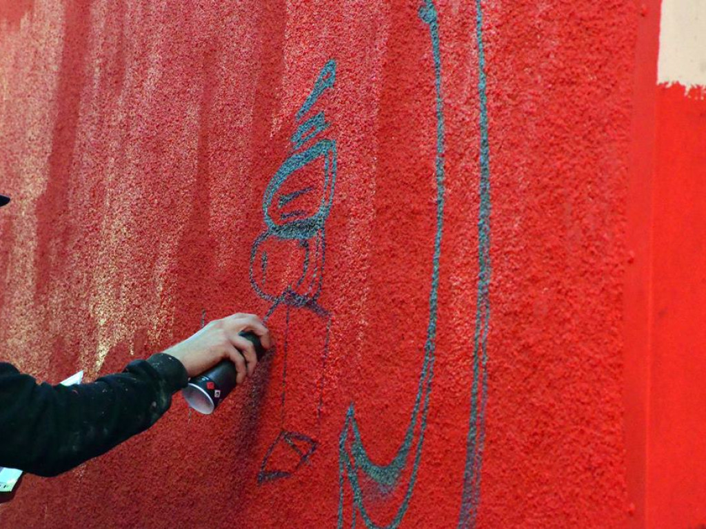 Powstaje graffiti w przejściu podziemnym na alei Wolności. Głogów dniem i nocą