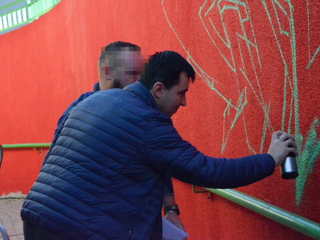 Powstaje graffiti w przejściu podziemnym na alei Wolności. Głogów dniem i nocą