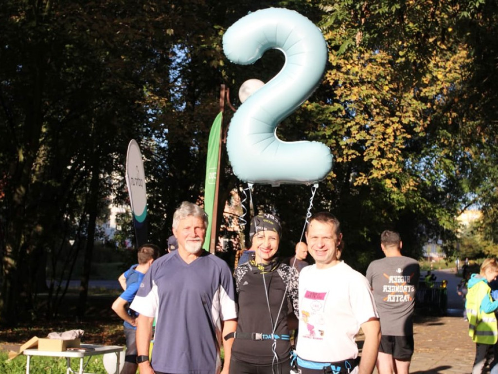 Drugie urodziny Parkrunu Głogów! W parku nad strumykiem pobiegły całe rodziny