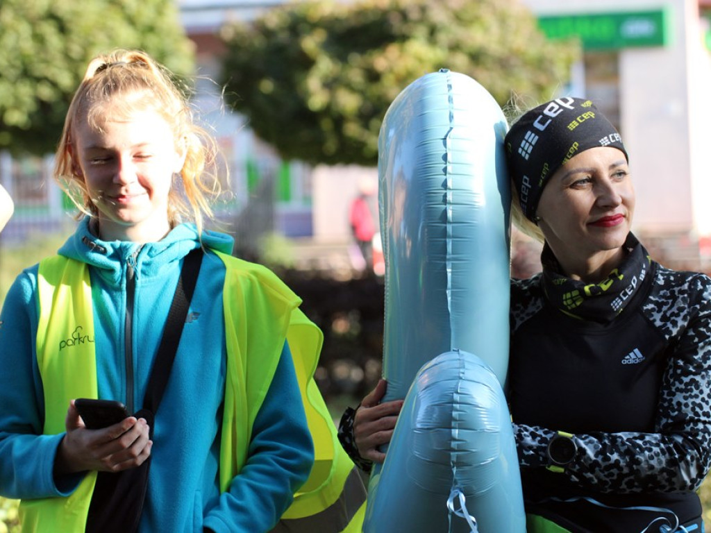 Drugie urodziny Parkrunu Głogów! W parku nad strumykiem pobiegły całe rodziny