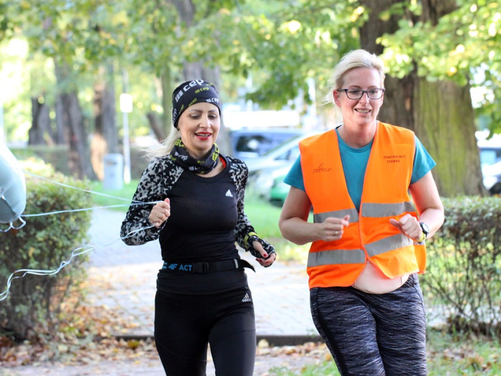 Drugie urodziny Parkrunu Głogów! W parku nad strumykiem pobiegły całe rodziny
