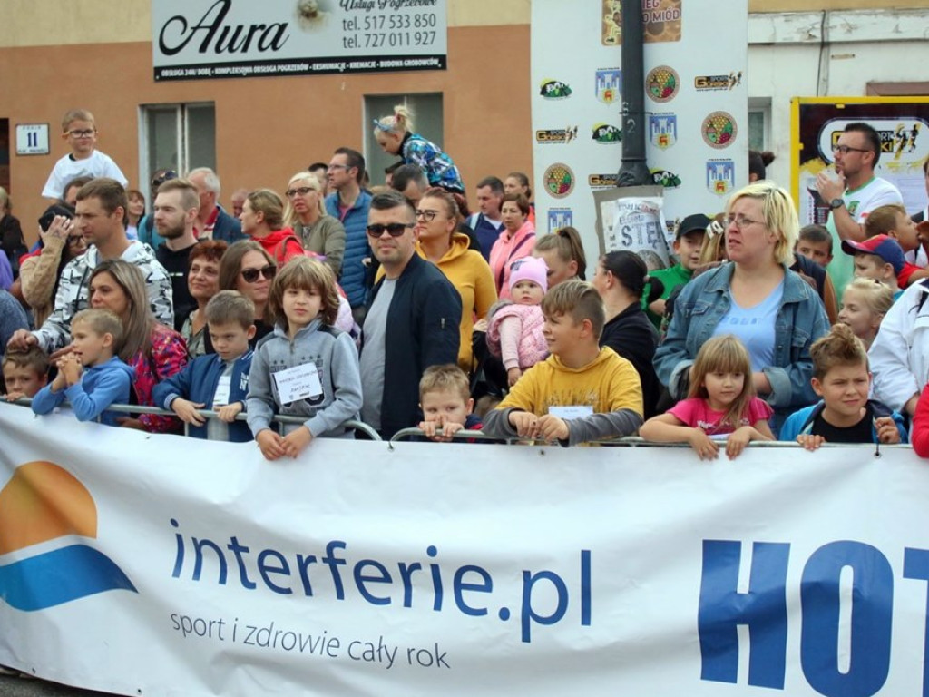 Biegli po miód w Przemkowie. Na starcie setki uczestników