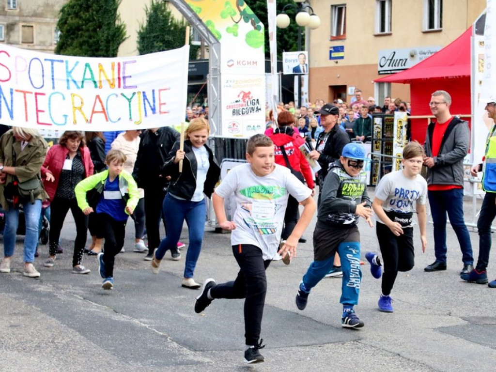 Biegli po miód w Przemkowie. Na starcie setki uczestników