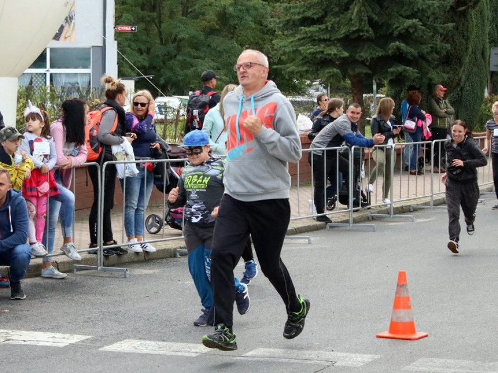 Biegli po miód w Przemkowie. Na starcie setki uczestników