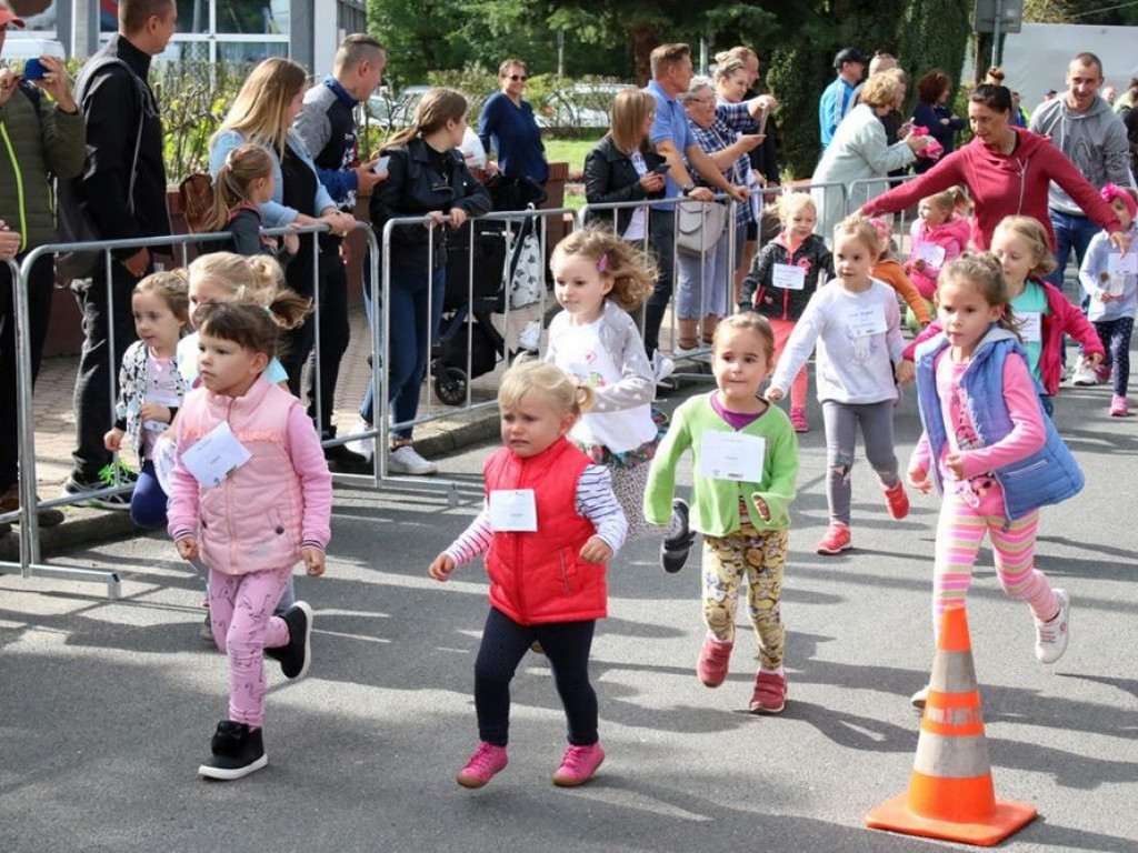 Biegli po miód w Przemkowie. Na starcie setki uczestników
