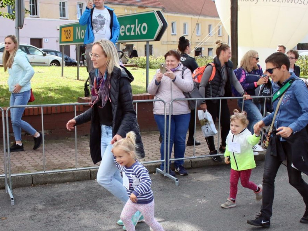 Biegli po miód w Przemkowie. Na starcie setki uczestników