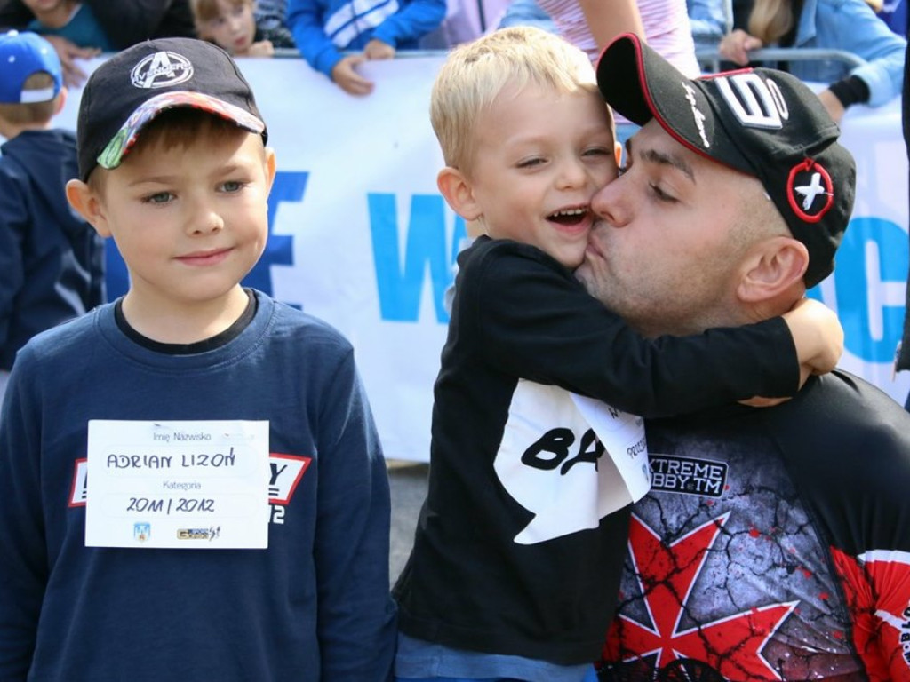 Biegli po miód w Przemkowie. Na starcie setki uczestników
