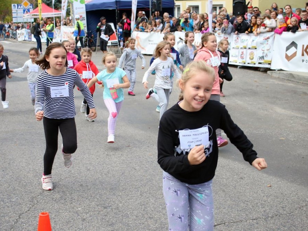 Biegli po miód w Przemkowie. Na starcie setki uczestników