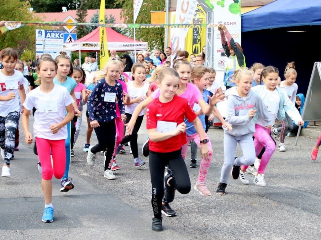Biegli po miód w Przemkowie. Na starcie setki uczestników