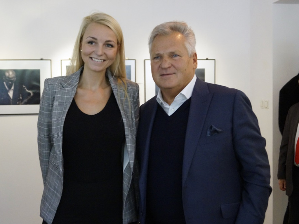 Wręczał stypendia fundacji Szmajdzińskiego i robił kampanię Lewicy