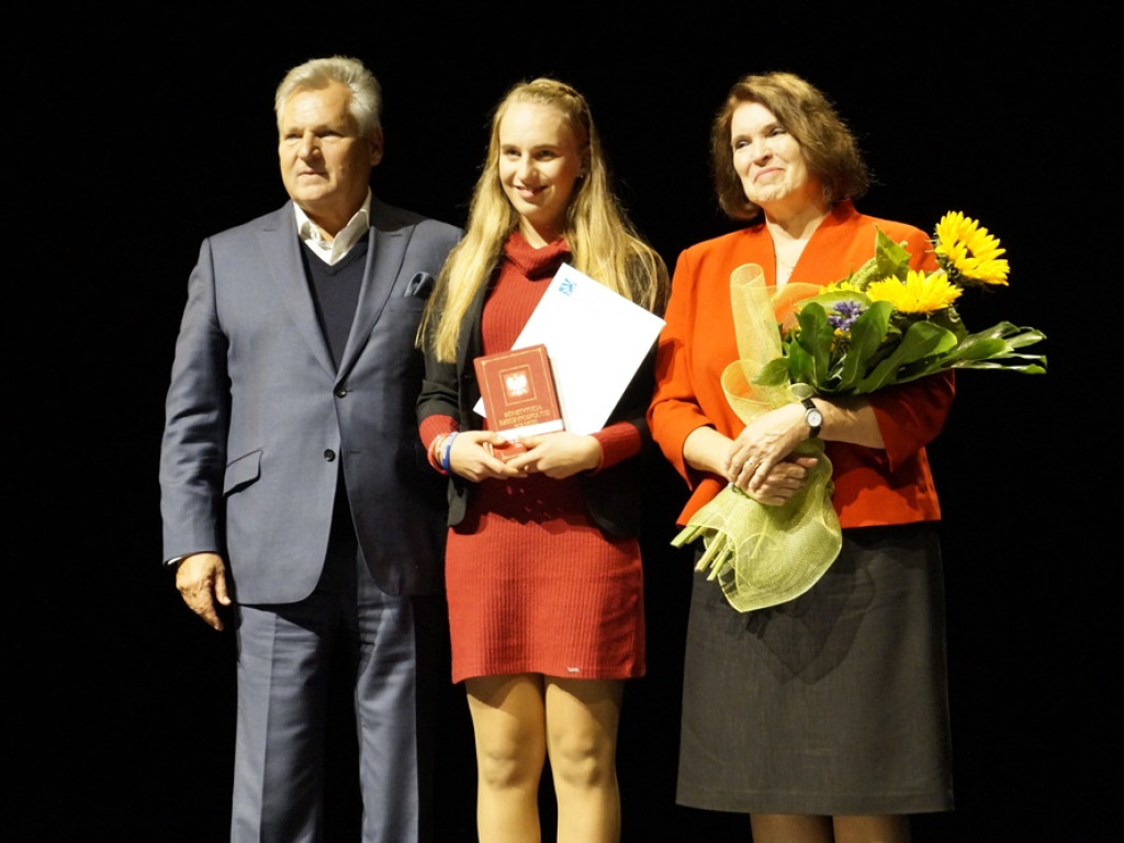 Wręczał stypendia fundacji Szmajdzińskiego i robił kampanię Lewicy