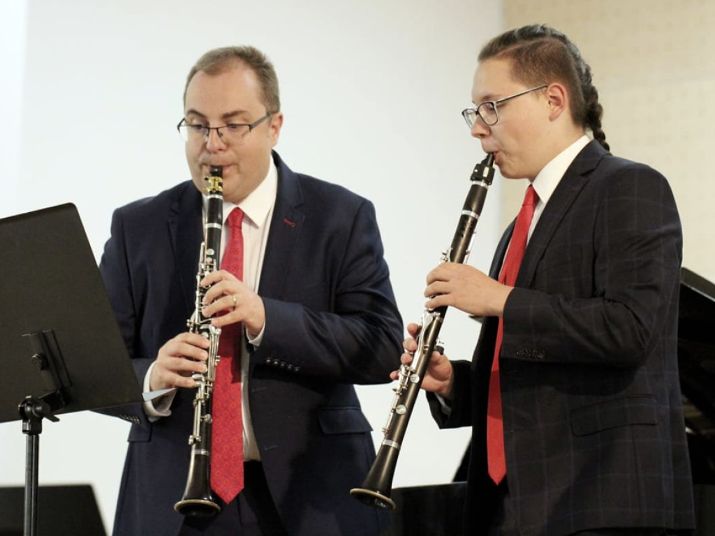 Koncert uczniów i nauczycieli w szkole muzycznej z okazji Międzynarodowego Dnia Muzyki