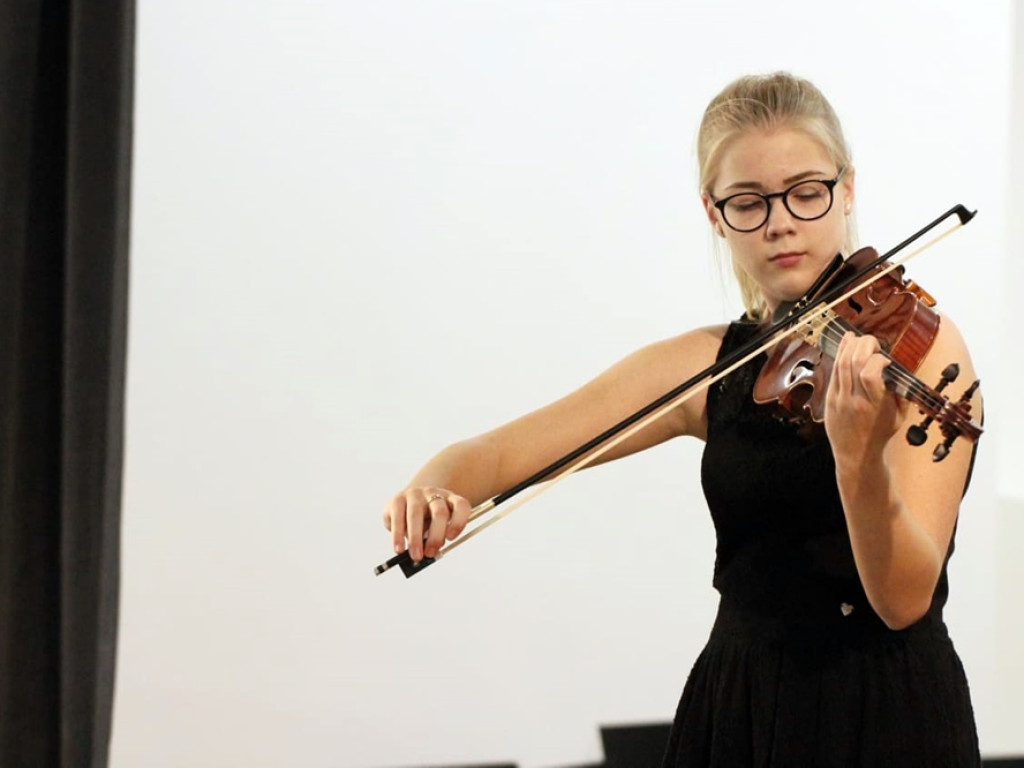 Koncert uczniów i nauczycieli w szkole muzycznej z okazji Międzynarodowego Dnia Muzyki