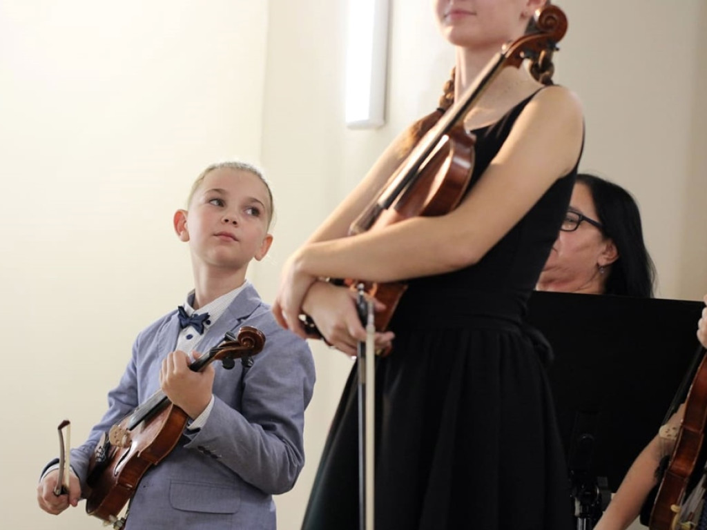 Koncert uczniów i nauczycieli w szkole muzycznej z okazji Międzynarodowego Dnia Muzyki