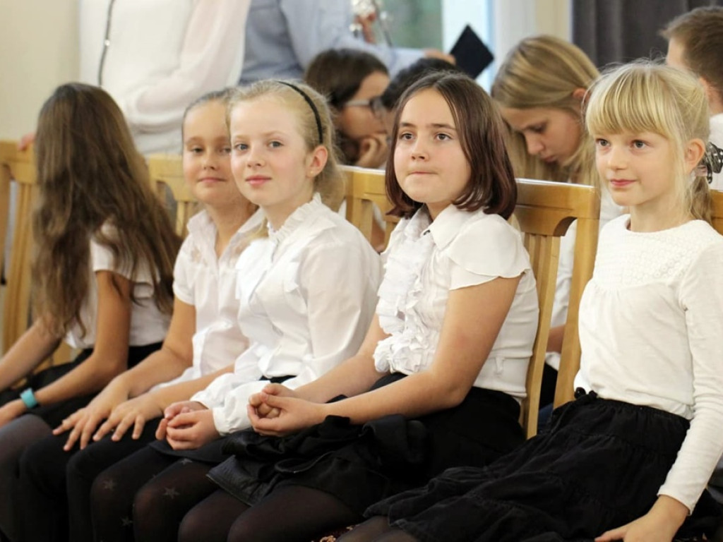 Koncert uczniów i nauczycieli w szkole muzycznej z okazji Międzynarodowego Dnia Muzyki