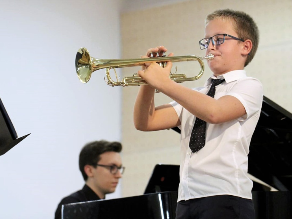Koncert uczniów i nauczycieli w szkole muzycznej z okazji Międzynarodowego Dnia Muzyki