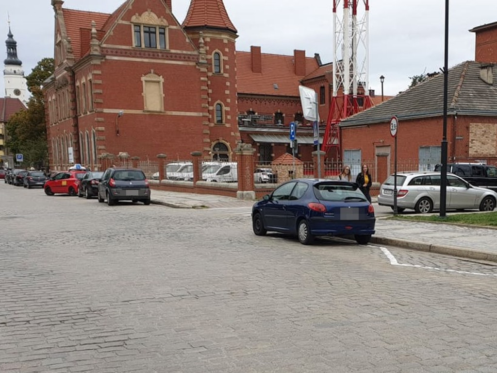 Tutaj nagminnie łamie się przepisy! Zatoczki to nie parkingi