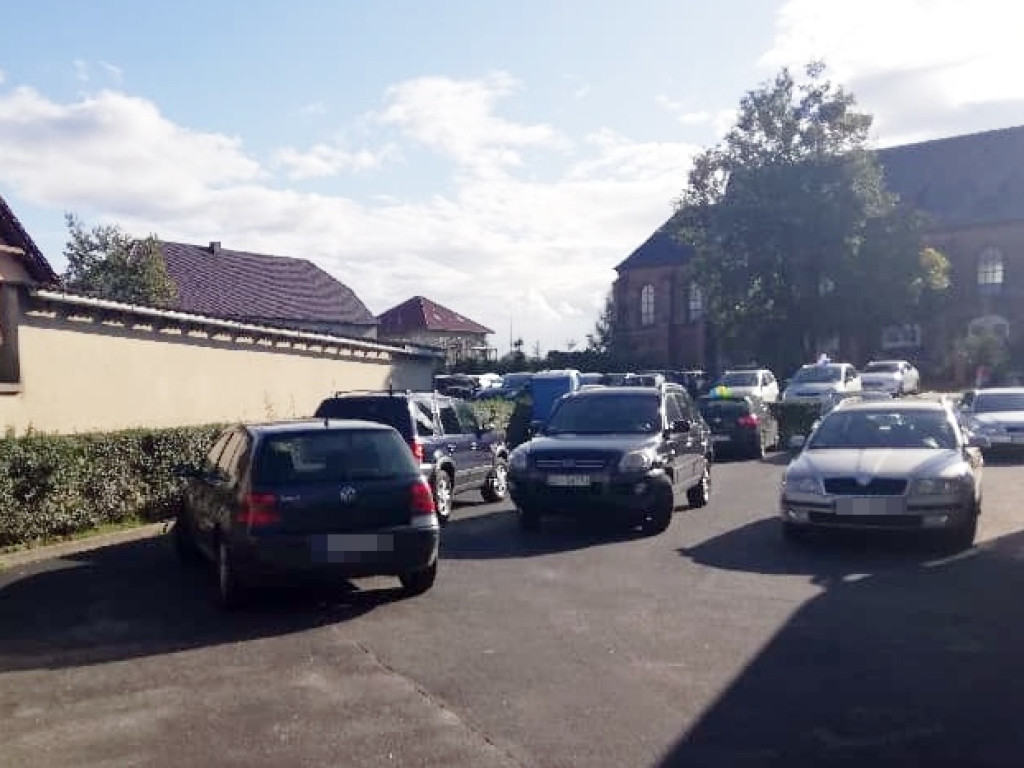 Tutaj nagminnie łamie się przepisy! Zatoczki to nie parkingi